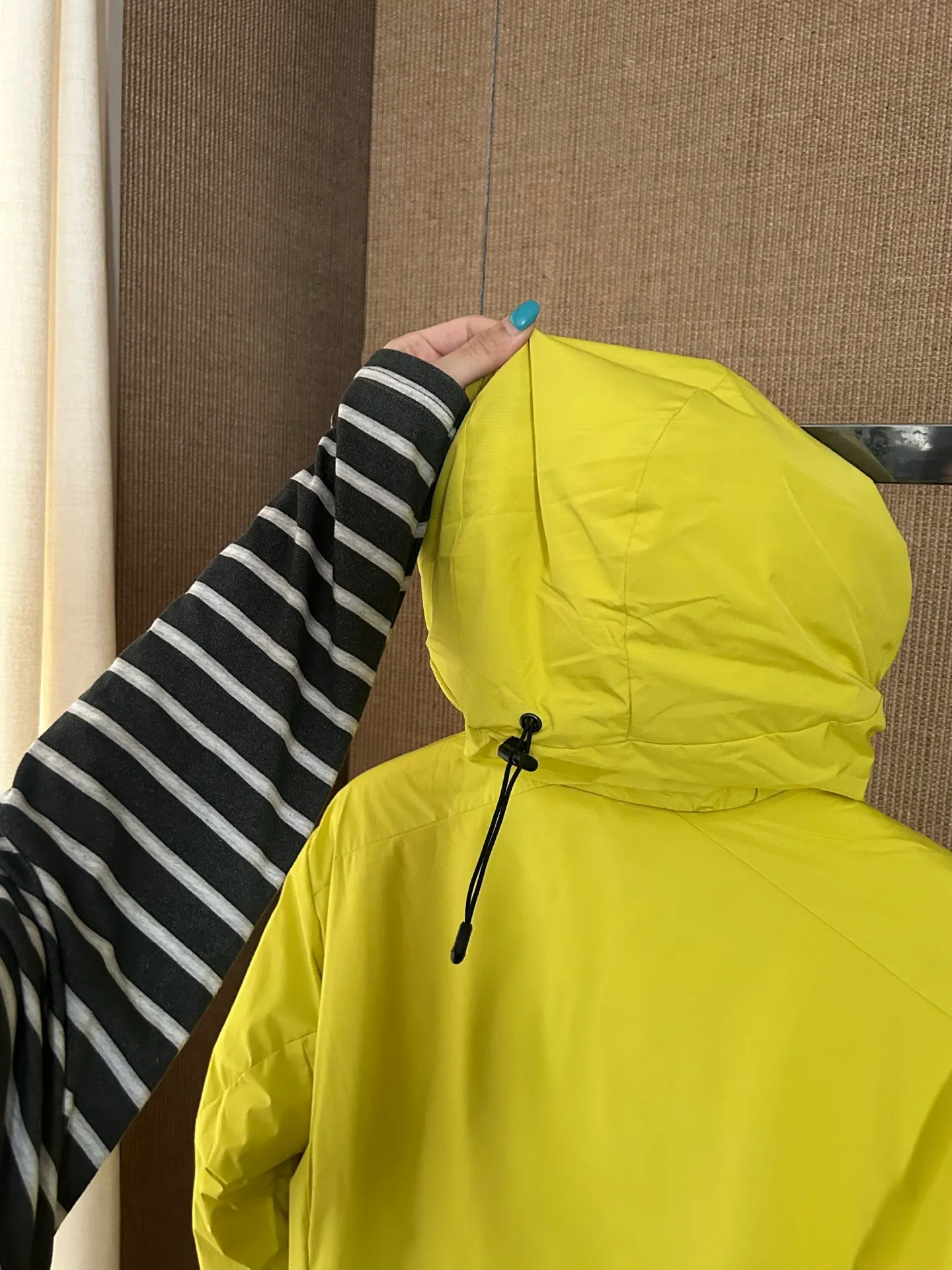 【Arcteryx Atom Hoody 】 : Arcteryx， ， ， 。 ， ， 。 ，Arcteryx ， 。Quality、 ， 。 ， + : ✅ 100% ，Tyono 30 ， ， ✅ ， Wear-Resistant Breathable ✅ ， ， ✅ ， ， ， ✅ 、 ， ， ✅ logo ， ✅ YKK， ✅ ：Coreloft TM Continuous 65 ， ✅（65g/m 2) : ，Breathable ，ATOM Coreloft TM Continuous ， ， ， ， Wear-Resistant ， ， ， 。